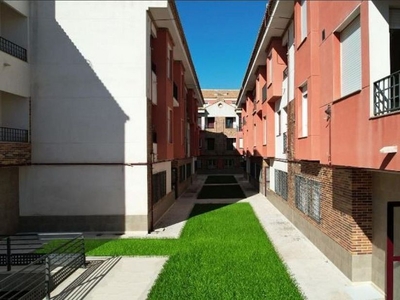 Venta de dúplex en Consuegra de 3 habitaciones con terraza y piscina