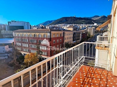 Venta de piso en Avda de Madrid - Pº de la Estación de 4 habitaciones con terraza y garaje
