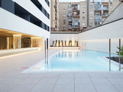 Venta de piso en avenida De Cesáreo Alierta de 2 habitaciones con terraza y piscina
