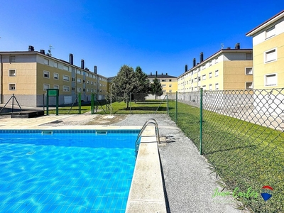 Venta de piso en calle Brazal de 3 habitaciones con terraza y piscina