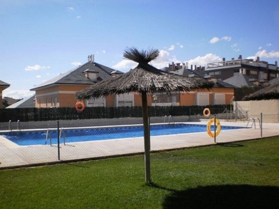 Venta de piso en Centro - Rivas-Vaciamadrid de 4 habitaciones con terraza y piscina
