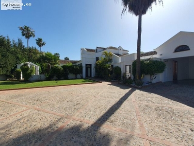 VILLA DE LUJO A ESCASOS METROS DE LA PLAYA EN EN GUADALMINA BAJA