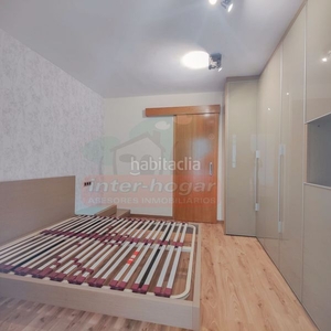 Alquiler apartamento con gran terraza, ascensor y parking en Cerdanyola del Vallès