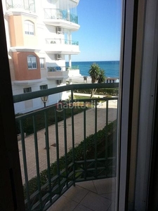 Apartamento 2 dormitorios, primera linea de playa, piscina en Torrox