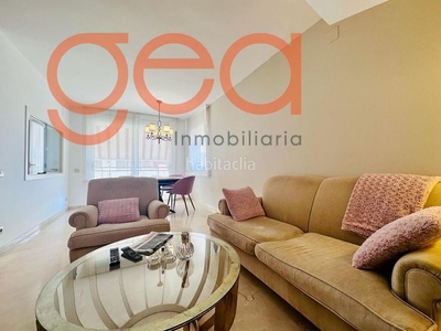 Ático en venta , con 111 m2, 3 habitaciones y 2 baños, garaje, ascensor, aire acondicionado y calefacción centralizado. en Castelldefels