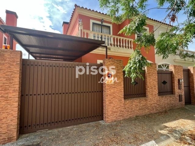 Casa pareada en venta en Calle Jardines de San Telmo