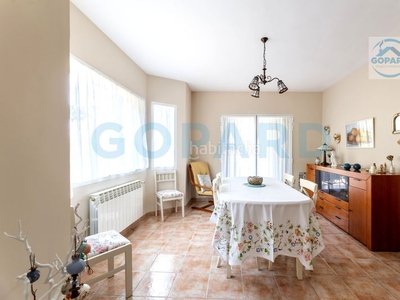 Chalet inmobiliaria gopard vende cómodo y luminoso chalet en zona tranquila con espectaculares vistas en Valdemorillo
