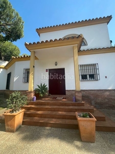 Chalet con parking, piscina y aire acondicionado en Alcalá de Guadaira