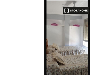Habitaciones para alquilar en apartamento de 3 dormitorios en Valencia