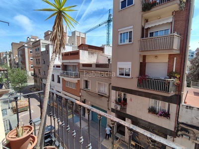 Piso con 4 habitaciones en El Camp de l´Arpa del Clot Barcelona