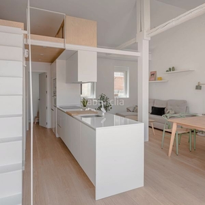 Alquiler apartamento precioso ático de 2 dormitorios con terraza en Madrid