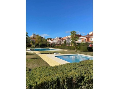 Alquiler Casa adosada Málaga. Buen estado con terraza 190 m²