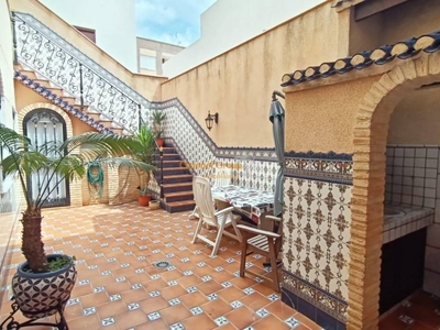 Alquiler Casa unifamiliar Torrevieja. Con terraza 180 m²