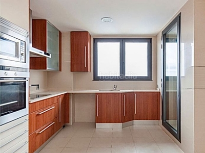 Alquiler piso con 2 habitaciones con ascensor y aire acondicionado en Pozuelo de Alarcón