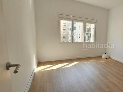 Alquiler piso con 3 habitaciones con ascensor, parking y calefacción en Barcelona