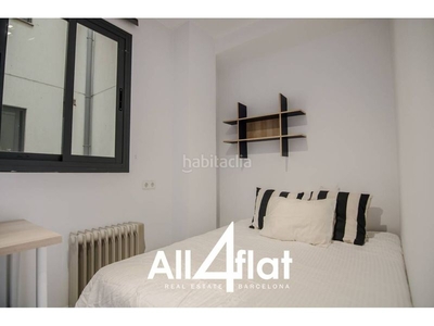 Alquiler piso de 59 m2 en el barrio gótico con 2 habitaciones, 1 baño completo, cocina equipada. amueblado. en Barcelona