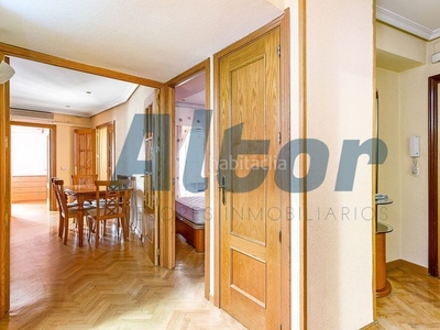 Alquiler piso en venta y alquiler , con 97 m2, 4 habitaciones y 2 baños, ascensor y amueblado. en Madrid
