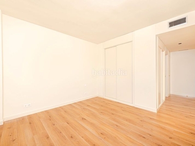 Alquiler piso en vicente morales piso con 2 habitaciones con ascensor y aire acondicionado en Madrid