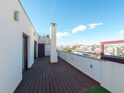 Ático con 3 habitaciones con ascensor, parking, calefacción y aire acondicionado en Murcia