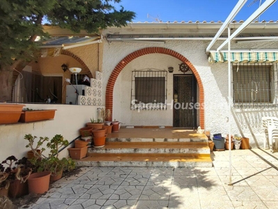 Casa adosada en venta en Nueva Torrevieja, Torrevieja
