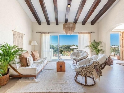 Casa con 4 habitaciones amueblada con parking, piscina, aire acondicionado, jardín y vistas al mar en Marbella