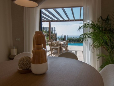 Casa villa de lujo en primera linea de playa en nueva milla de oro en Estepona
