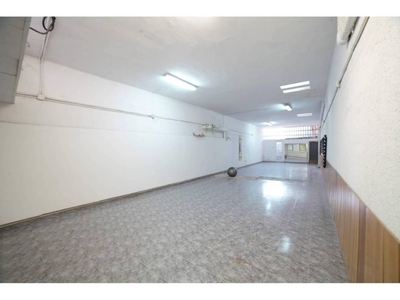 Local comercial Calle Verge de Montserrat Cornellà de Llobregat Ref. 93464153 - Indomio.es