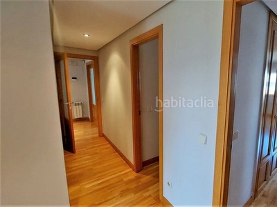 Piso con 3 habitaciones con ascensor, parking, calefacción y aire acondicionado en Majadahonda