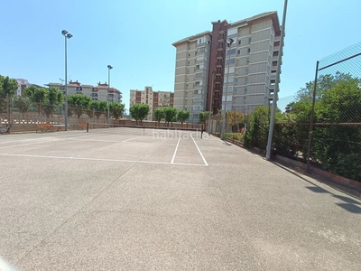 Piso con terraza en planta , piscina comunitaria y parking. en Vilassar de Mar