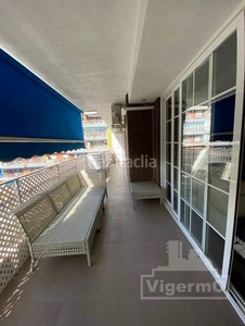 Piso en venta , con 120 m2, 4 habitaciones y 2 baños, ascensor, aire acondicionado y calefacción central. en Torrejón de Ardoz