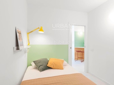 Piso este apartamento de 2 dormitorios cuenta con una superficie total de 51 m2, está completamente reformado, con cableado nuevo, aire acondicionado, ventanas de aluminio y electrodomésticos de alta calidad. en Barcelona