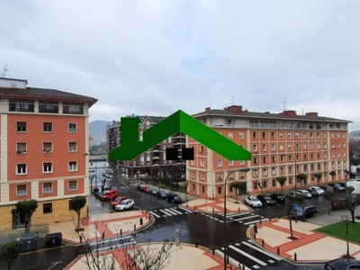 Venta Piso Bilbao. Piso de cuatro habitaciones en Larrakotorre Kalea. Buen estado tercera planta