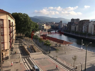 Venta Piso Bilbao. Piso de tres habitaciones Con balcón calefacción individual