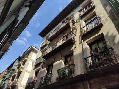 Venta Piso en Calle JARDINES. Bilbao. Buen estado segunda planta con balcón calefacción individual