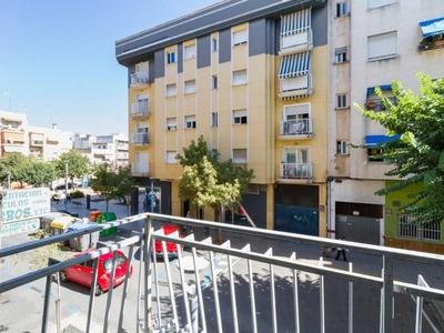 Venta Piso Gandia. Piso de tres habitaciones en Nou D'octubre. Primera planta con balcón