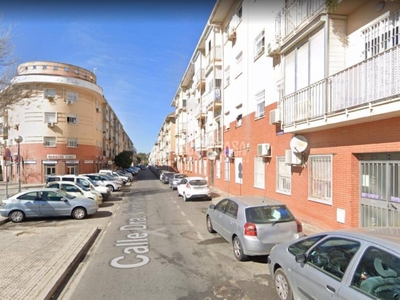 Venta Piso Sevilla. Piso de tres habitaciones Entreplanta calefacción individual
