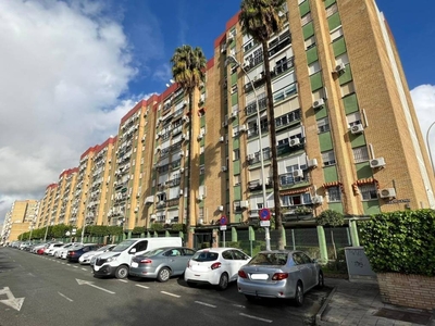 Venta Piso Sevilla. Piso de tres habitaciones Tercera planta con balcón