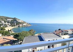 Beautiful apartment in Canyelles Petites with sea views and parking.