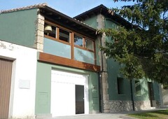 Casa de 5 habitaciones dobles en Burgos ciudad.