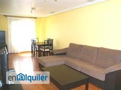 Se alquila atico-duplex por altabix