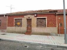 Venta Casa adosada en Paseo del Otero Palencia. A reformar 103 m²