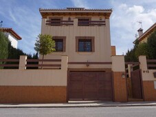 Venta Casa unifamiliar en Calle Noruega Huétor Vega. Buen estado 291 m²