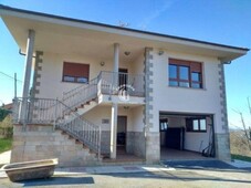 Venta Chalet Grado. Plaza de aparcamiento 183 m²