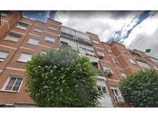 Venta Piso Aranjuez. Piso de tres habitaciones en Calle abastos. A reformar tercera planta con terraza