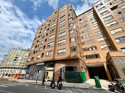 Venta Piso Avilés. Piso de cuatro habitaciones en Calle Fernandez Balsera. Buen estado primera planta con terraza