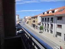 Venta Piso Ciudad Rodrigo. Piso de cuatro habitaciones en Avenida BEJAR 54. A reformar segunda planta con balcón
