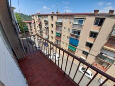 Venta Piso Girona. Piso de tres habitaciones en Calle Vilarroja. Buen estado cuarta planta con terraza
