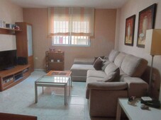 Venta Piso Vélez de Benaudalla. Piso de tres habitaciones en Calle Enebro 2. Muy buen estado principal plaza de aparcamiento con terraza