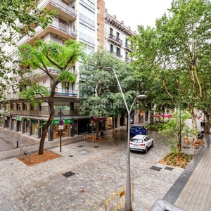 Alquiler apartamento piso moderno y renovado con terraza en la dreta eixample en Barcelona