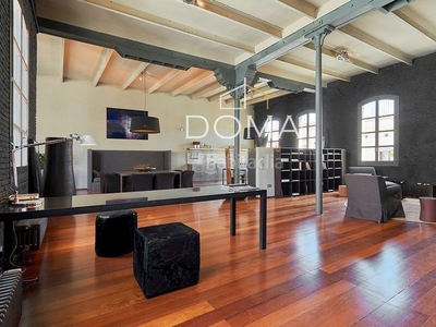 Alquiler ático loft de diseño de altas calidades en venta, 2 dormitorios, 2 baños y terraza en Barcelona